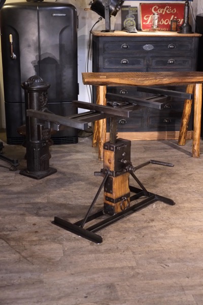 antiquités industrielles table elevatrice